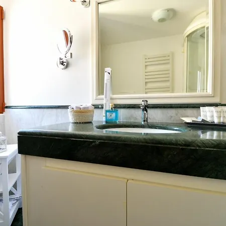 Le Cinema Bed and Breakfast 4*